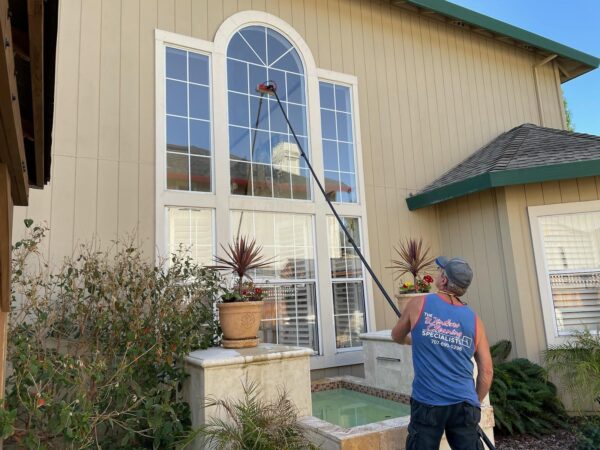 Why You Should Hire a Professional Window Cleaning Service post thumbnail